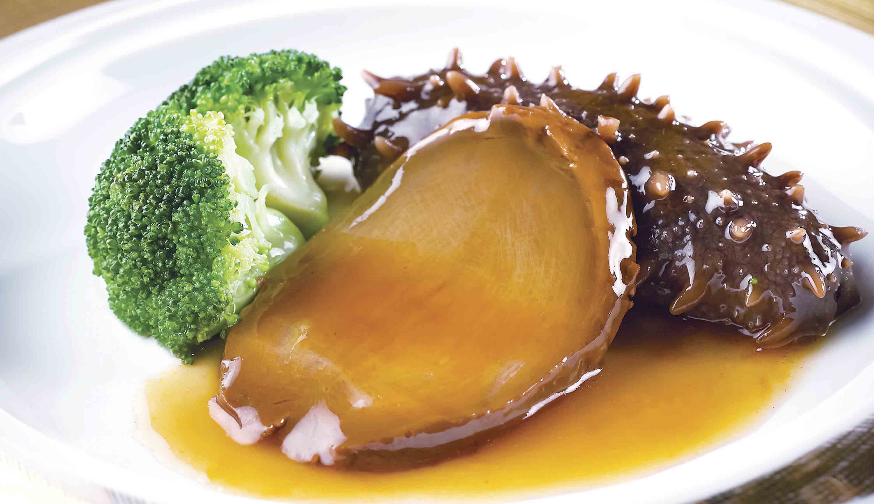 Braised Sliced Abalone dengan Hokkaido Sea Cucumber
